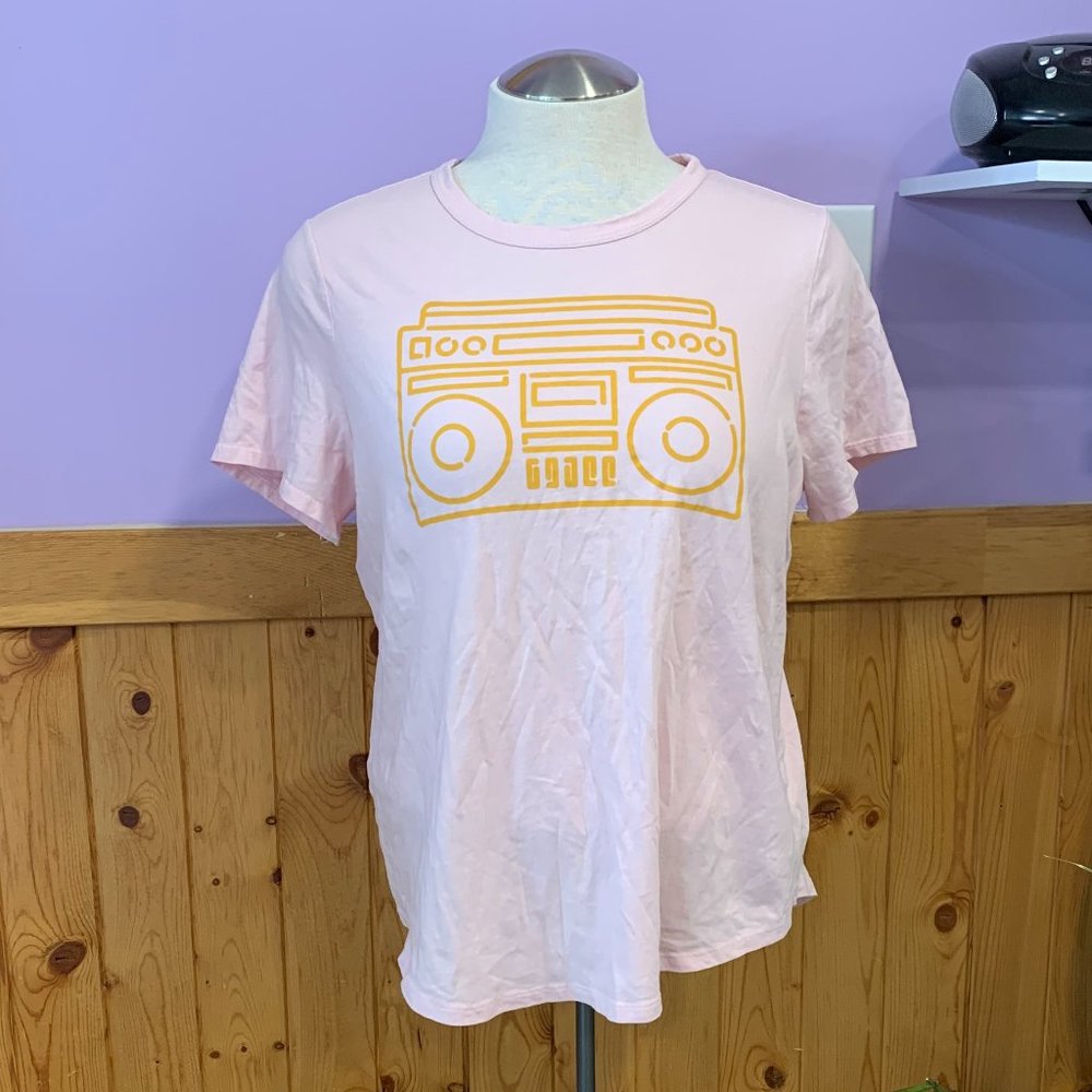 5 for $25 - Old Navy Short Sleeved Boombox Graphic Tee